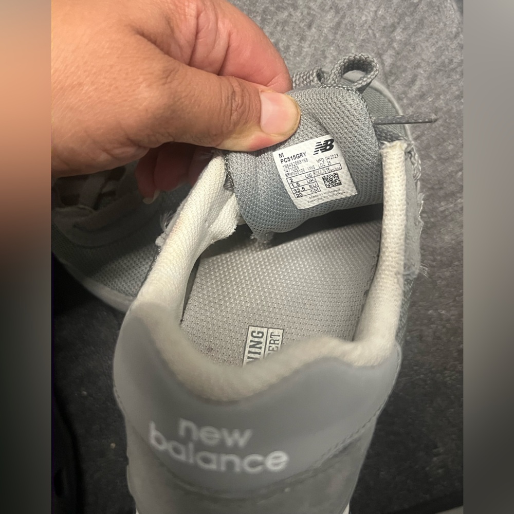 New Balance Kids Gray Sneakers size 2